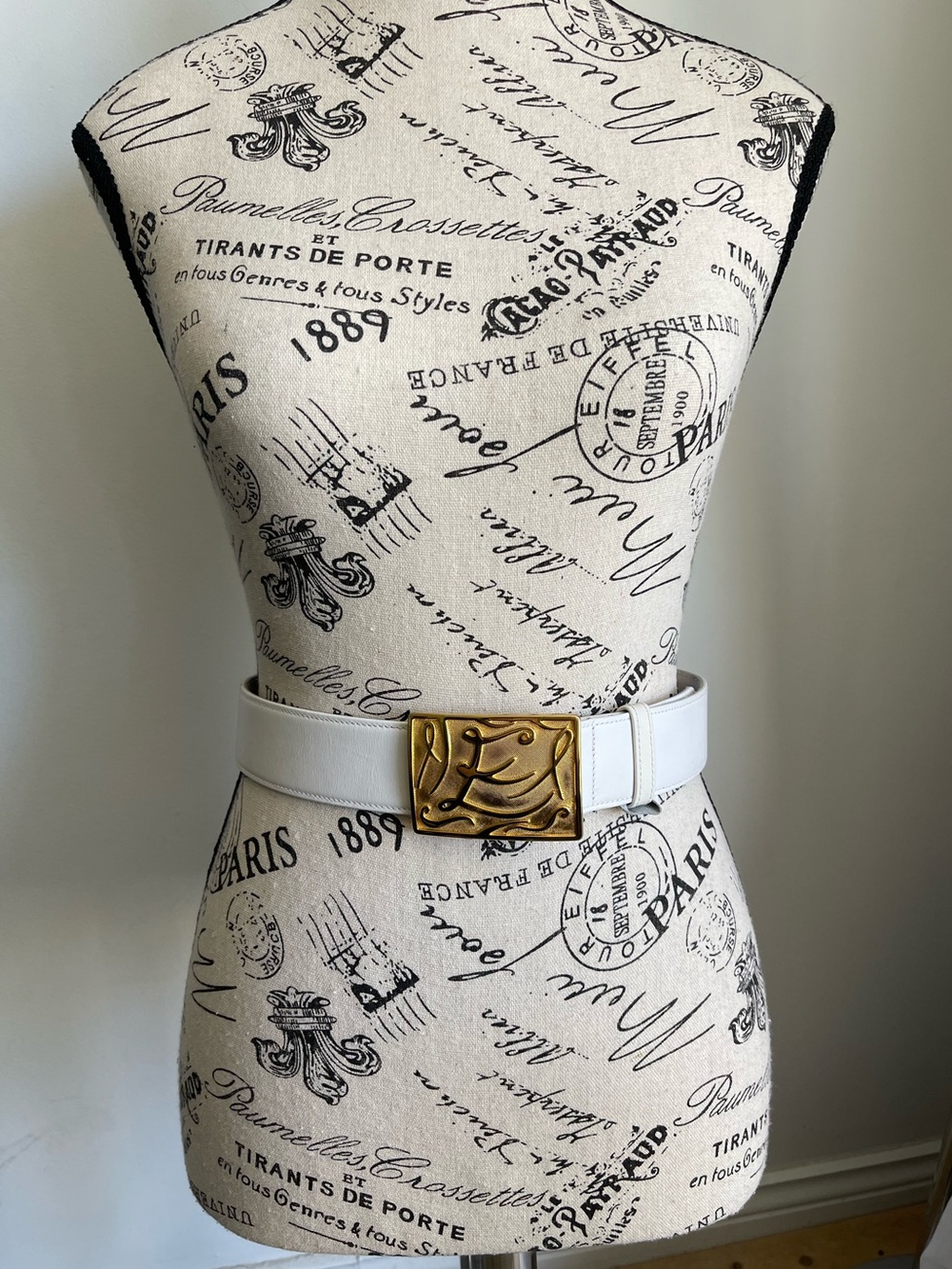 Escada White Leather Vintage 90’s Belt with Gold E Buckle